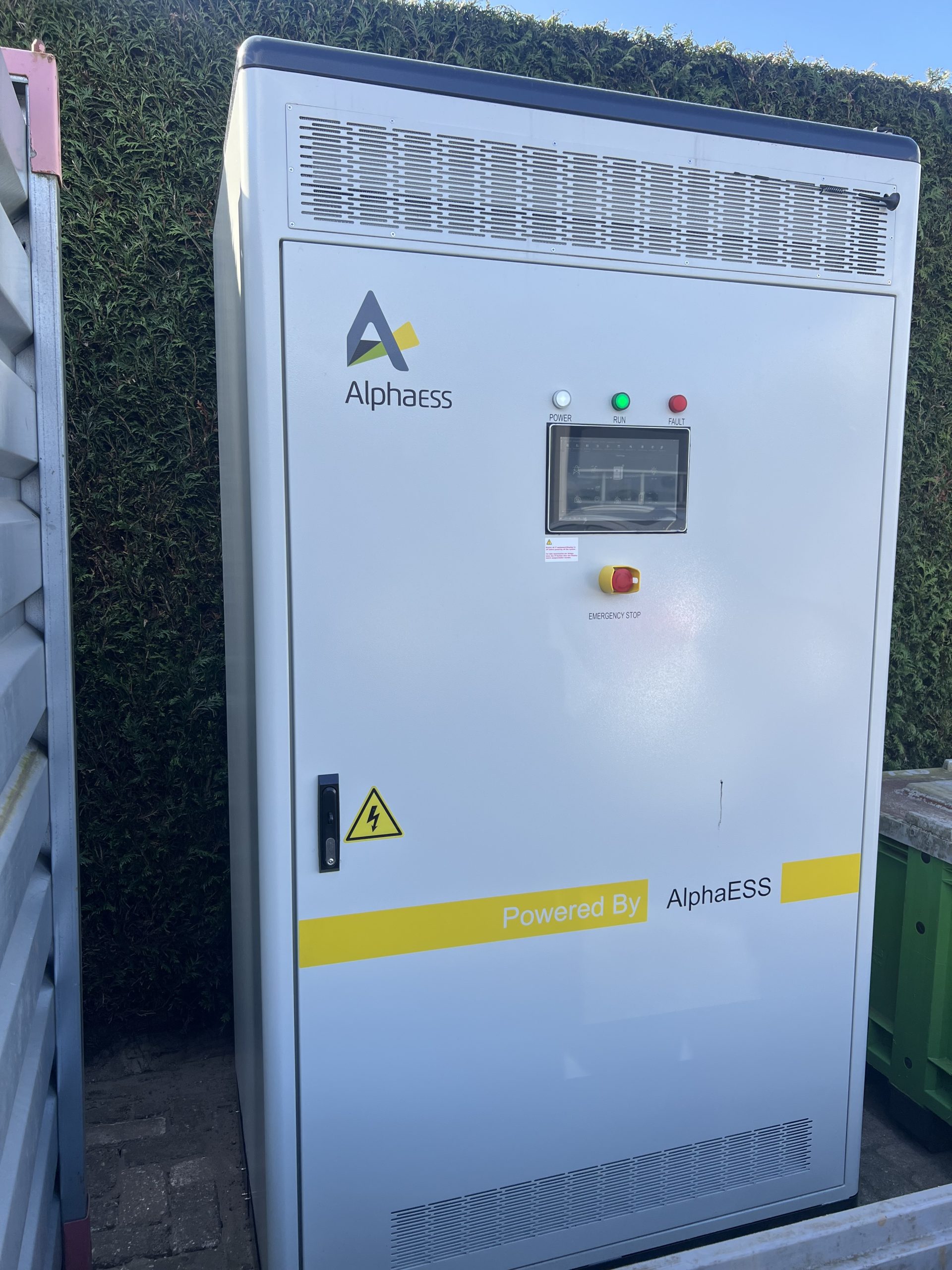 Agrariër-2 AlphaESS batterijopslag voor agrarisch bedrijf als stap naar meer duurzaamheid en slim energiegebruik.