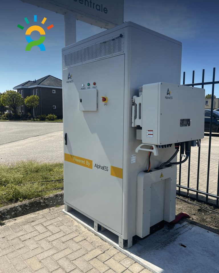AlphaESS batterijsysteem bij Reuzenaar sloop & verhuurbedrijf voor slimme opslag van zonnestroom en toekomstbestendig energiegebruik.